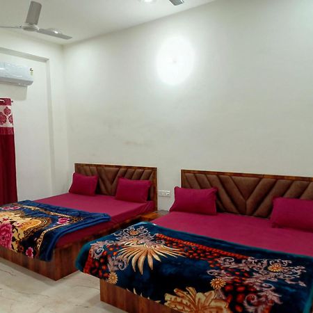马图拉 Shri Girraj Residency酒店 外观 照片