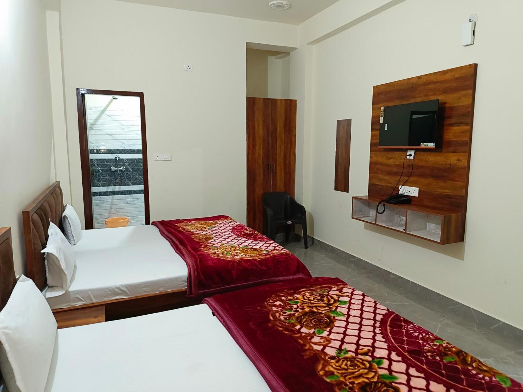 马图拉 Shri Girraj Residency酒店 外观 照片