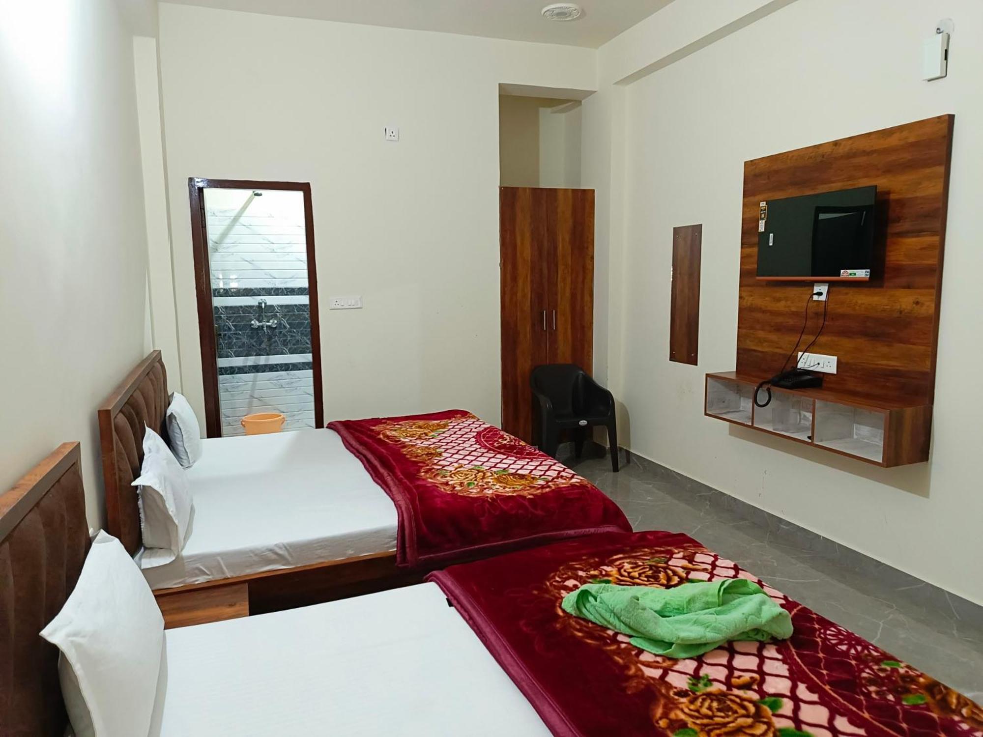 马图拉 Shri Girraj Residency酒店 外观 照片