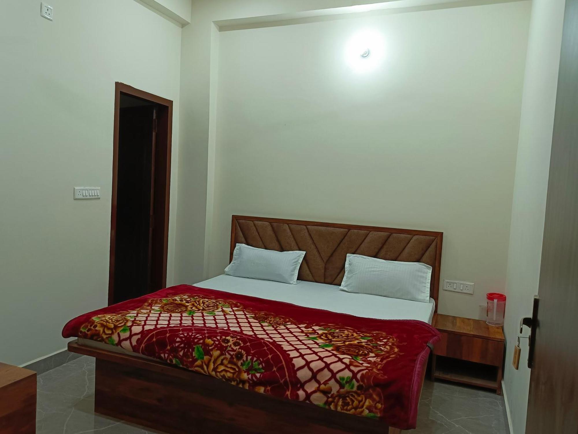 马图拉 Shri Girraj Residency酒店 外观 照片