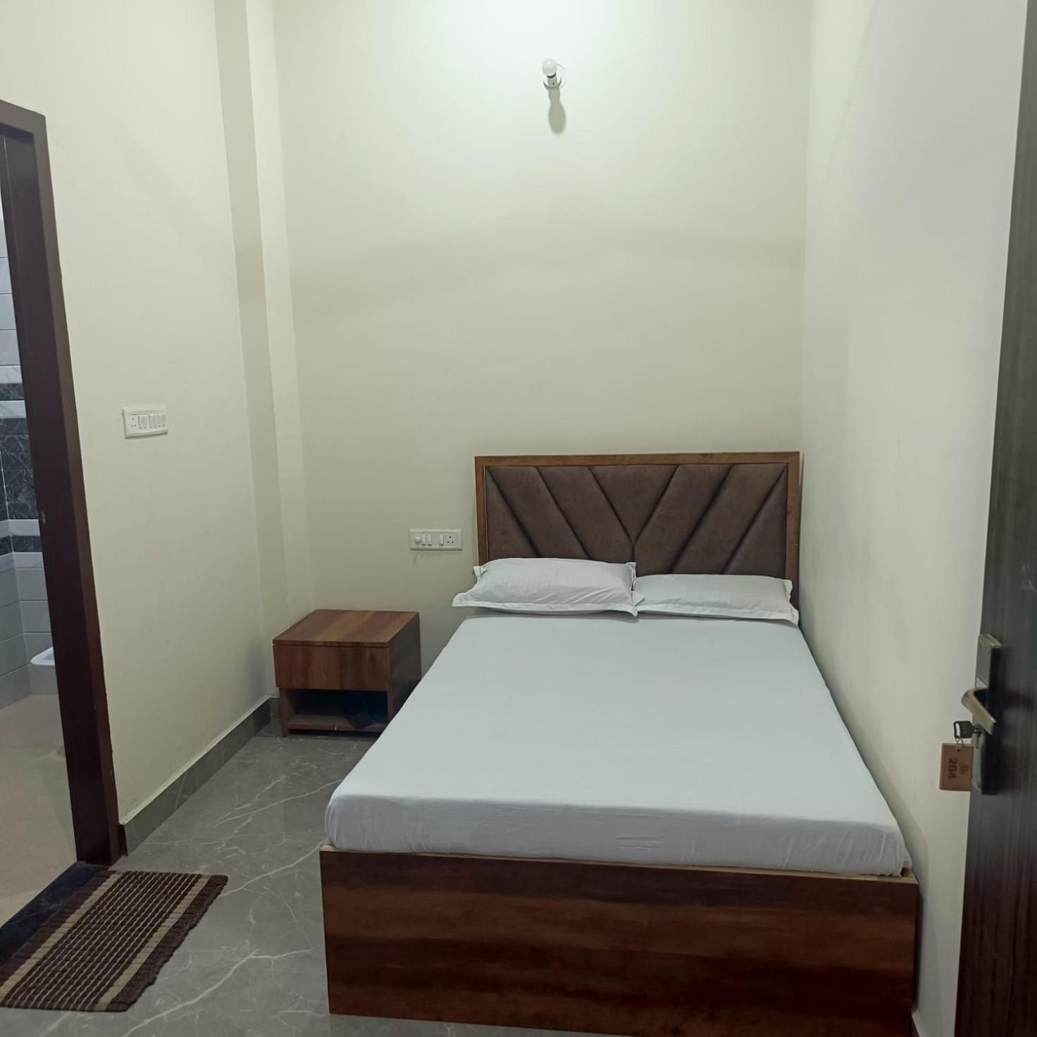 马图拉 Shri Girraj Residency酒店 外观 照片