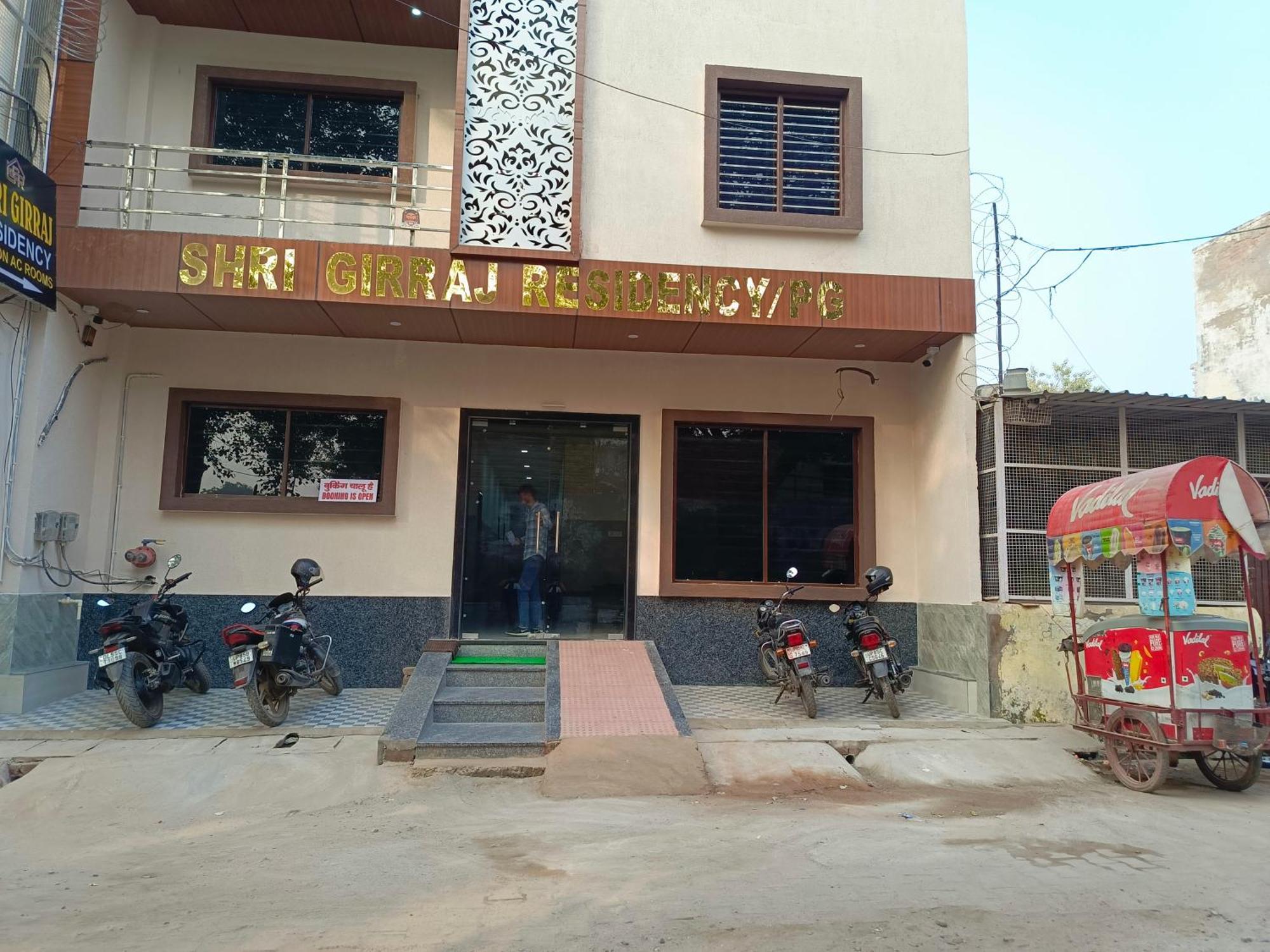 马图拉 Shri Girraj Residency酒店 外观 照片